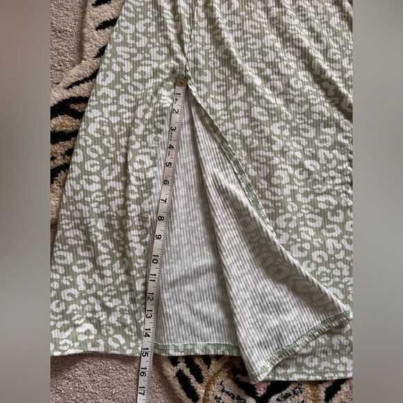 Jessica Simpson Green Leopard Print Midi Dress – Size Medium, Sleeveless Slit He - Picture 5 of 9